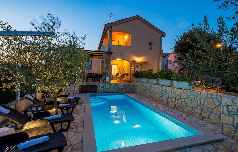 Amazing Home In Pinezici With Wifi And 4 Bedrooms