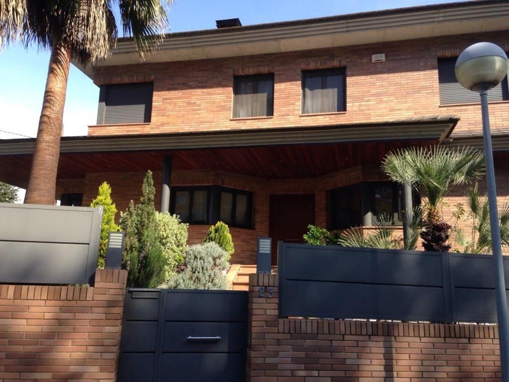 Washingtonia Villa Near Sitges