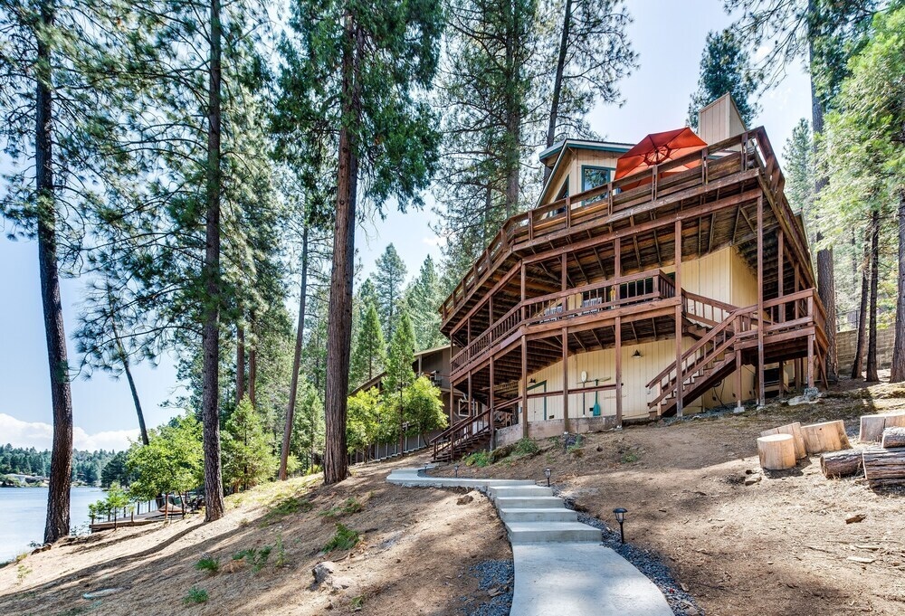 Dos Pinos - Spacious Lakefront Cabin W/ Game Room By Yosemite Region Resorts