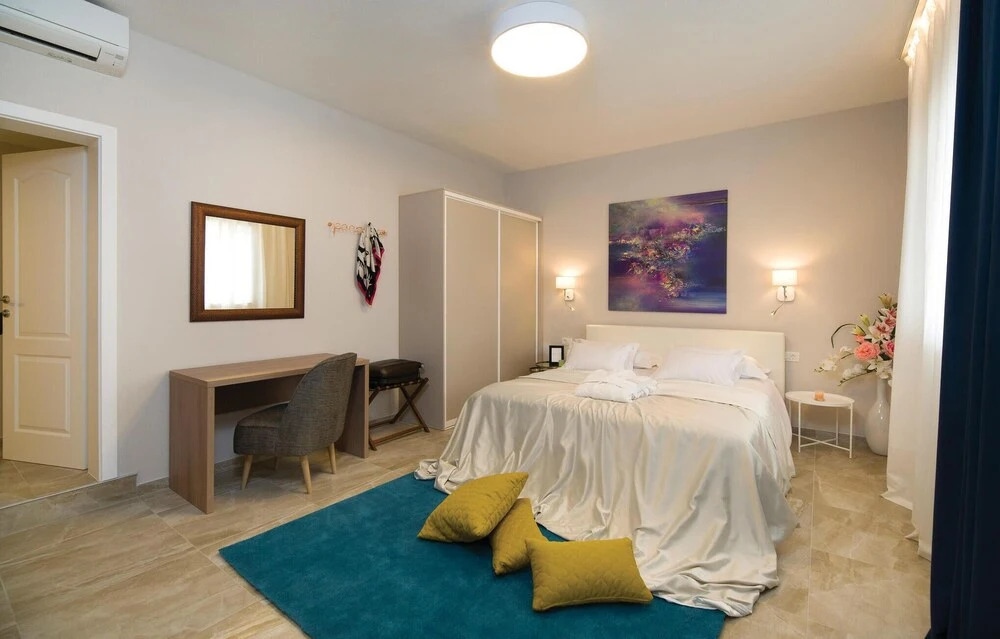 Awesome Home In Loviste With Wifi, Outdoor Swimming Pool And Heated Swimming Pool