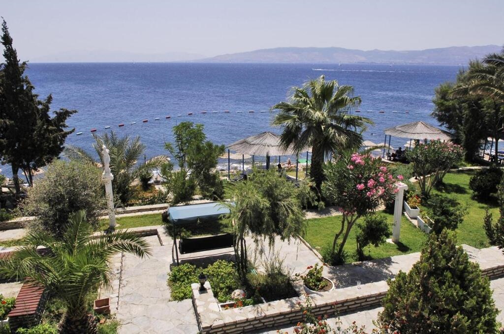 Club Acacia Hotel