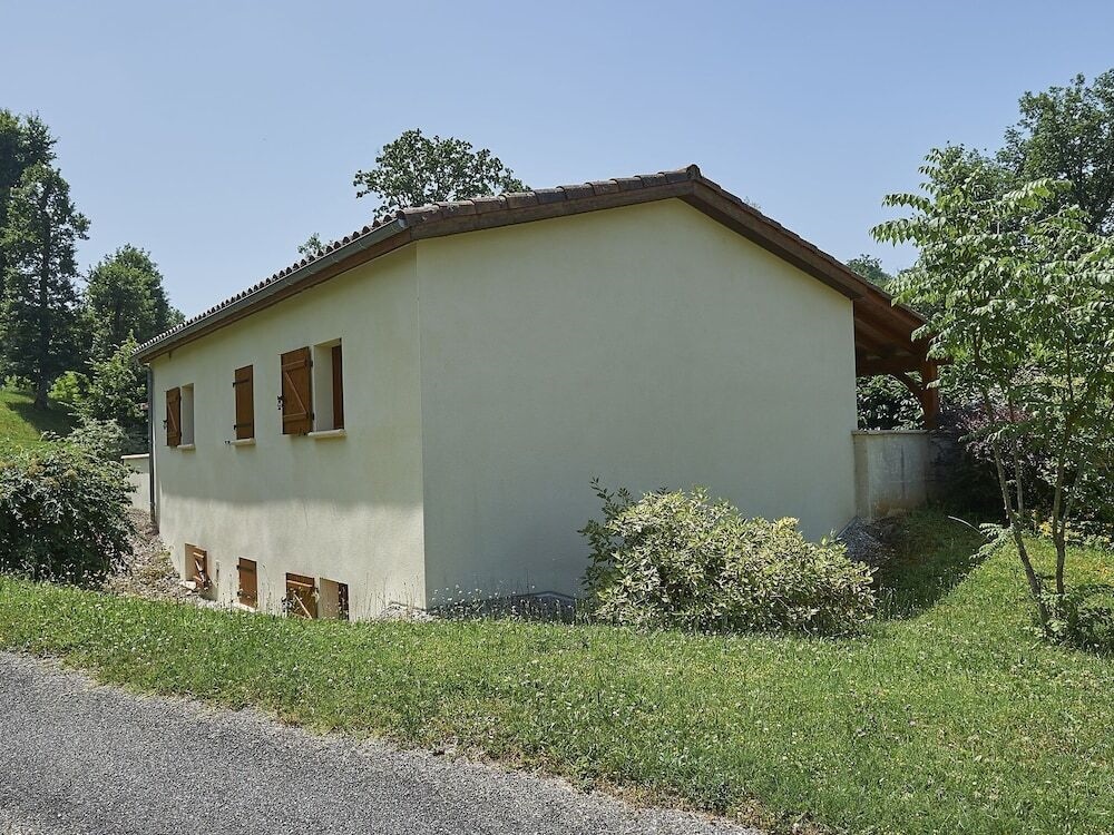 Charming House With A Covered Terrace Near Gourdon