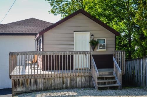 Kit Wat Motel Restaurant & Marina