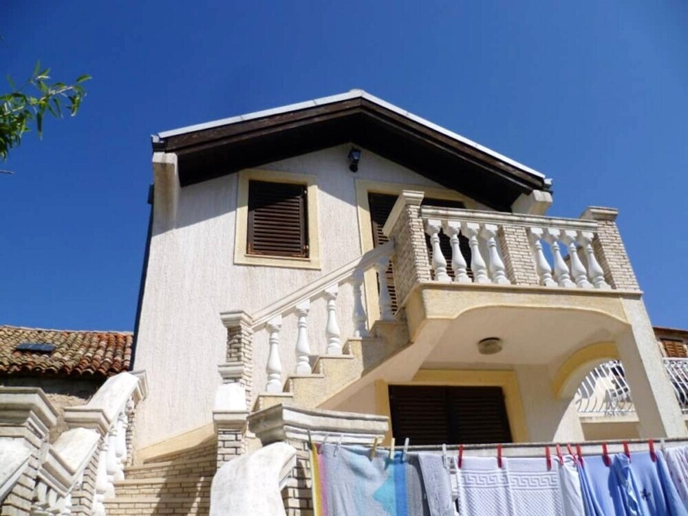 Apartment With One Bedroom In Zlarin, With Wonderful Sea View, Enclosed Garden And Wifi - 200 M From The Beach