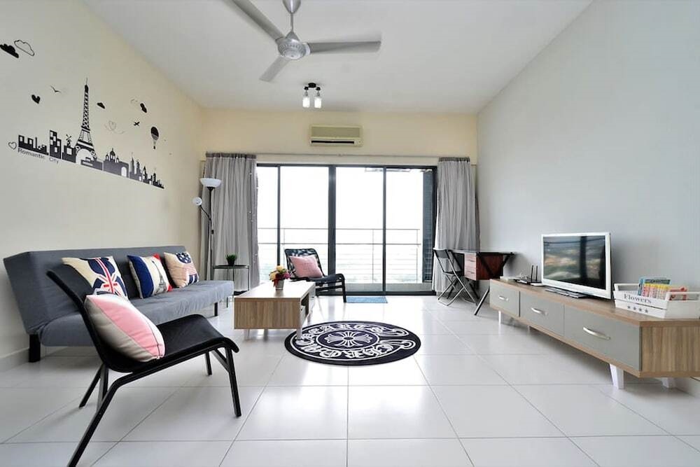 6-8 pax SetiaWalk 5min LRT Cozy Apartment Puchong