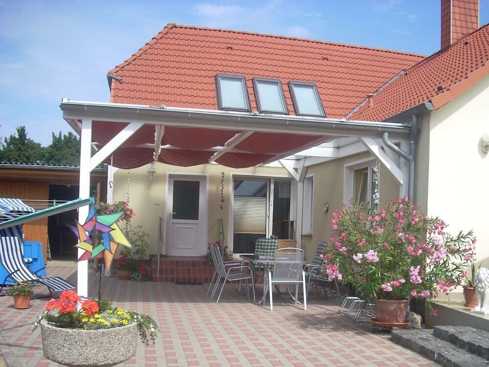 Beautiful Apartment In Wischuer With Fenced Garden