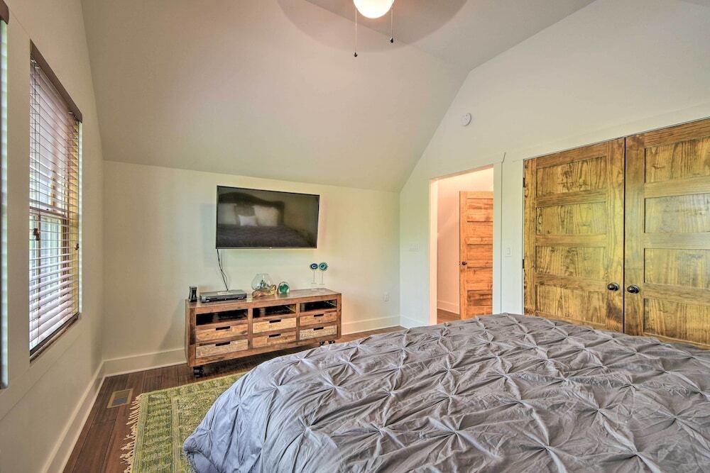 Gated Glenville Cottage: Hike, Fish, & Golf!