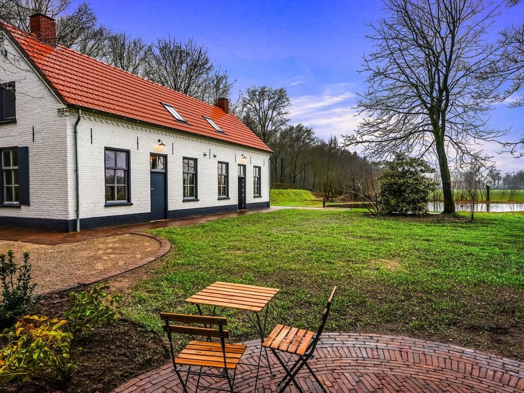 Captivating Holiday Home In Erp Near Forest