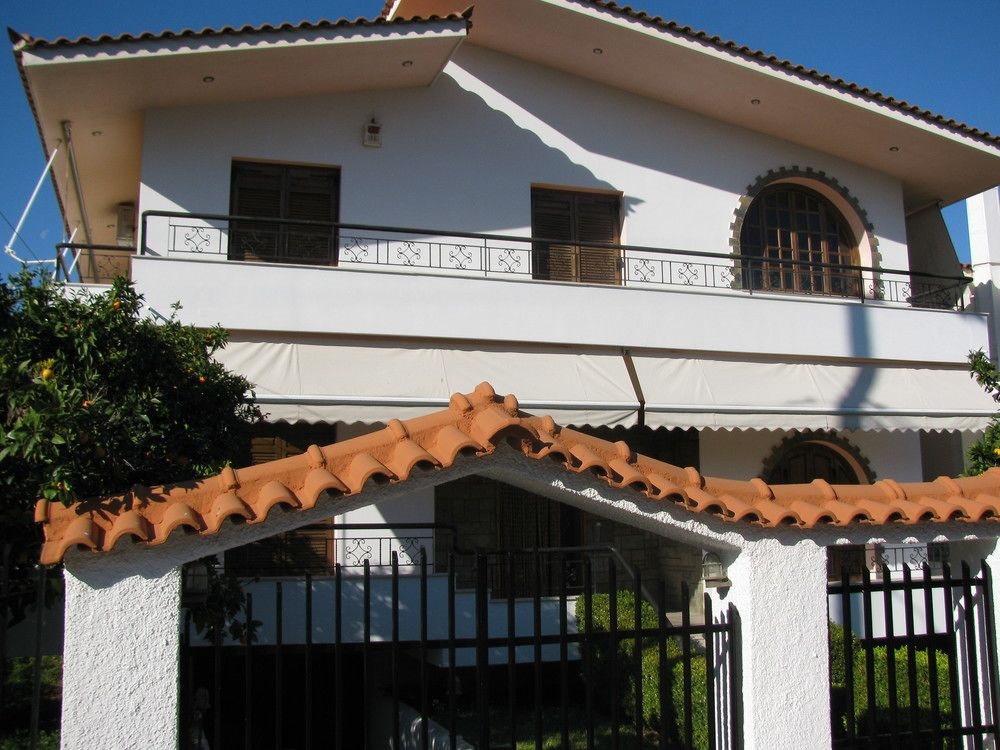 Almiri's Countryside Maisonette