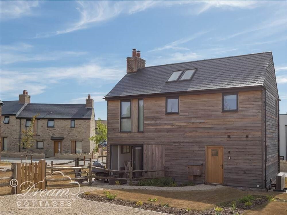 Beaumont Village 16 at Silverlake, Dorchester