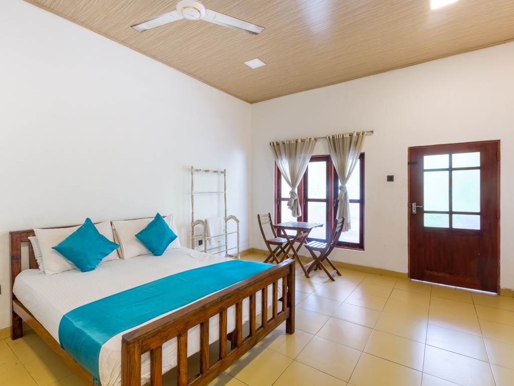 A4 Holiday Inn by Yoho