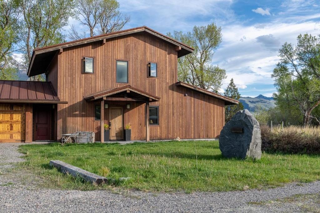 A Beautiful Montana Suite On Yellowstone River