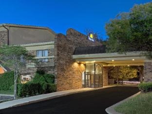 Motel 6 Libertyville, IL