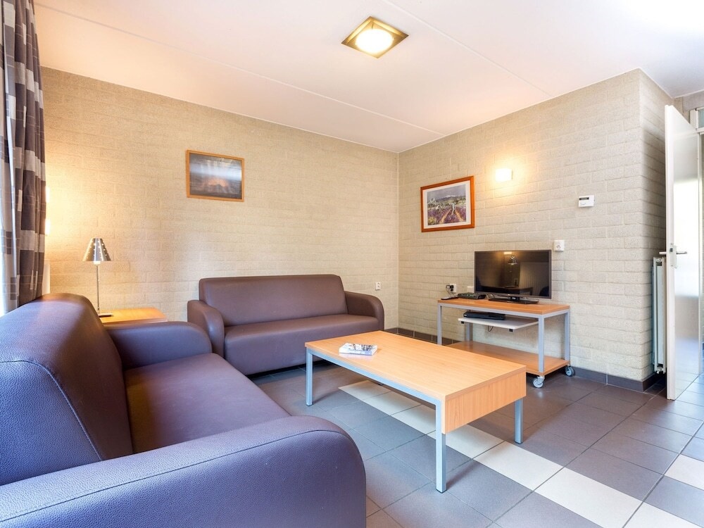 Comfortable Bungalow With Whirlpool Near The Vrachelse Heide