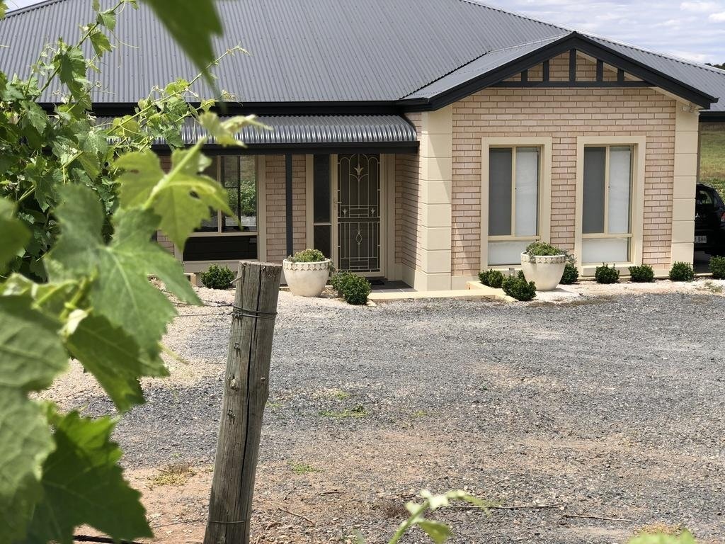 Auburn Vineyard Retreat