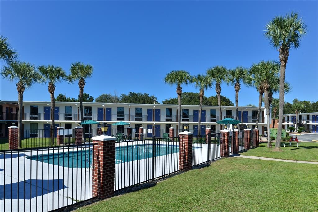Motel 6 Lake Park GA