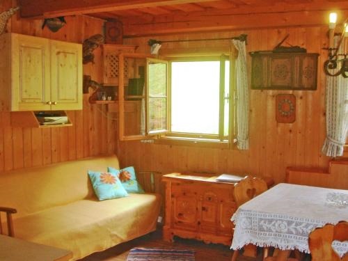 Almhutte Im Walde