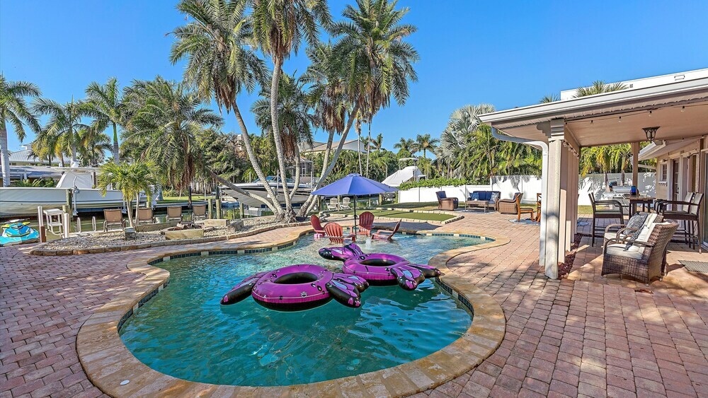 Decked Out On Marbury 4 Bedroom Home By Redawning