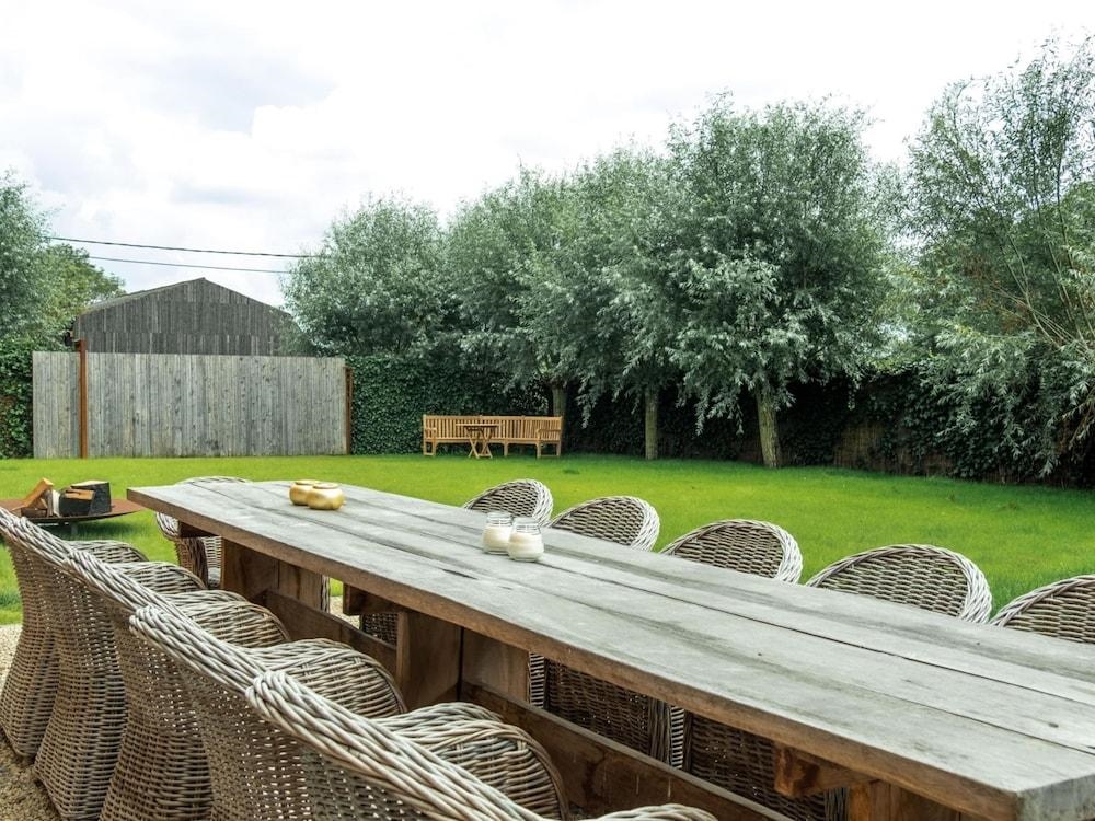 Cosy Family Home With Pool