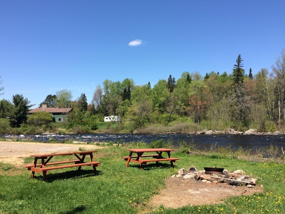 Algonquin River Inn