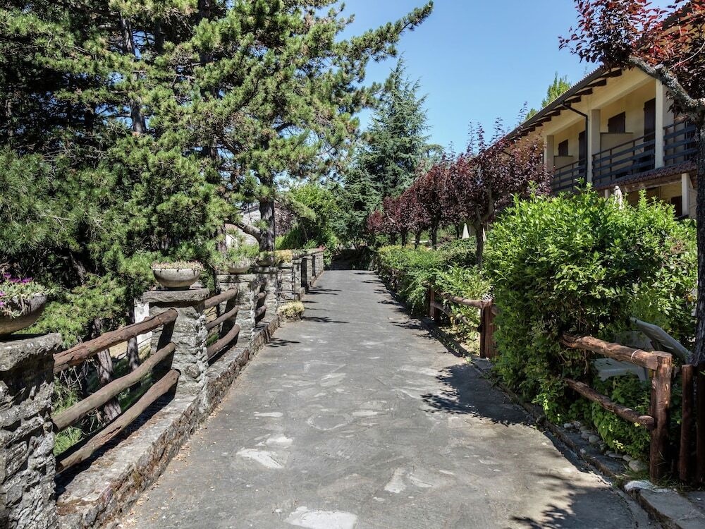 Comfortable Home With Terrace, Located In Nature