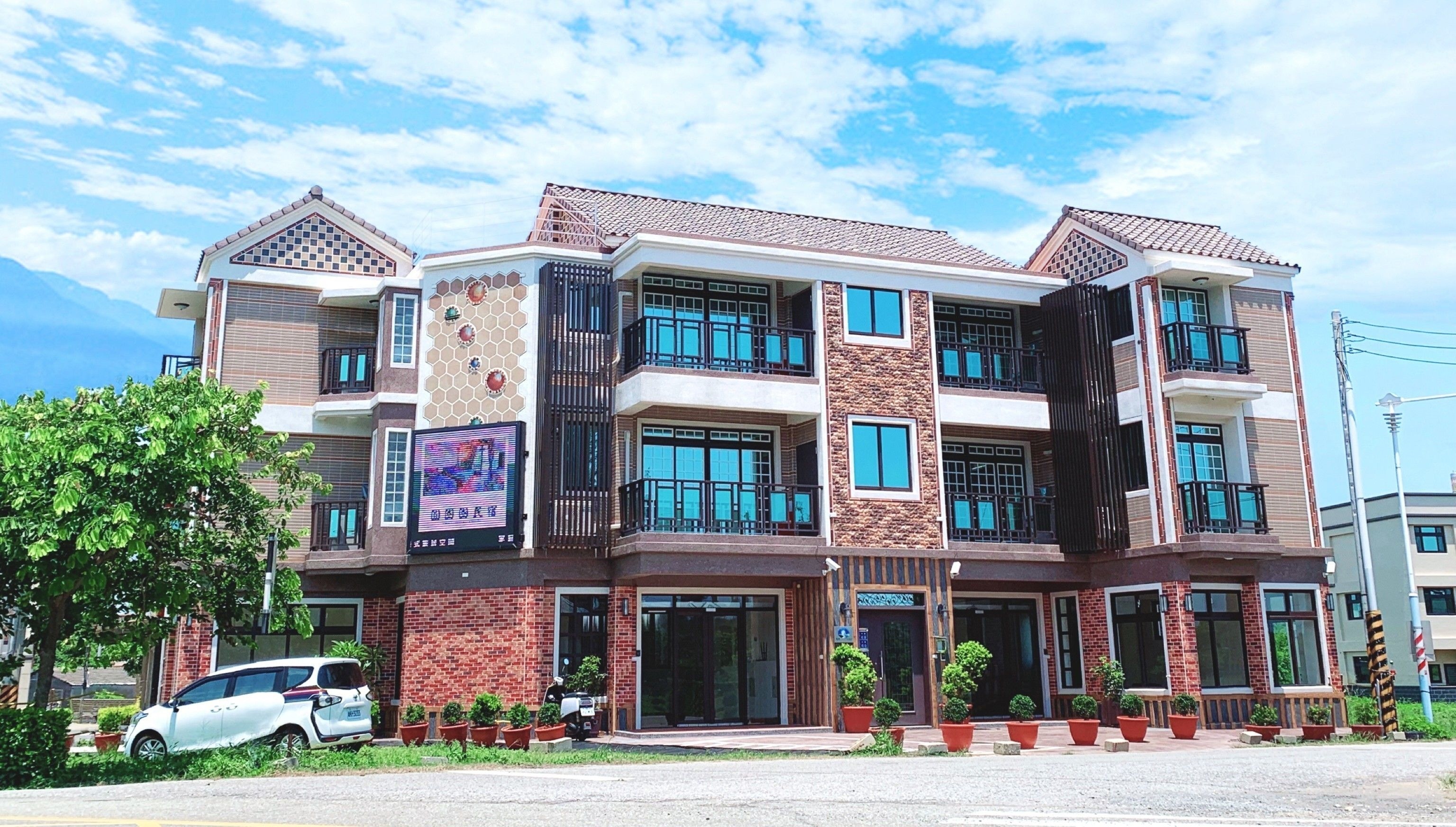 Circle Homestay & Travel