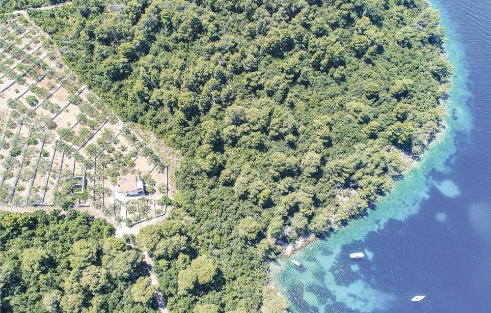 Awesome Home In Brna With 4 Bedrooms And Wifi