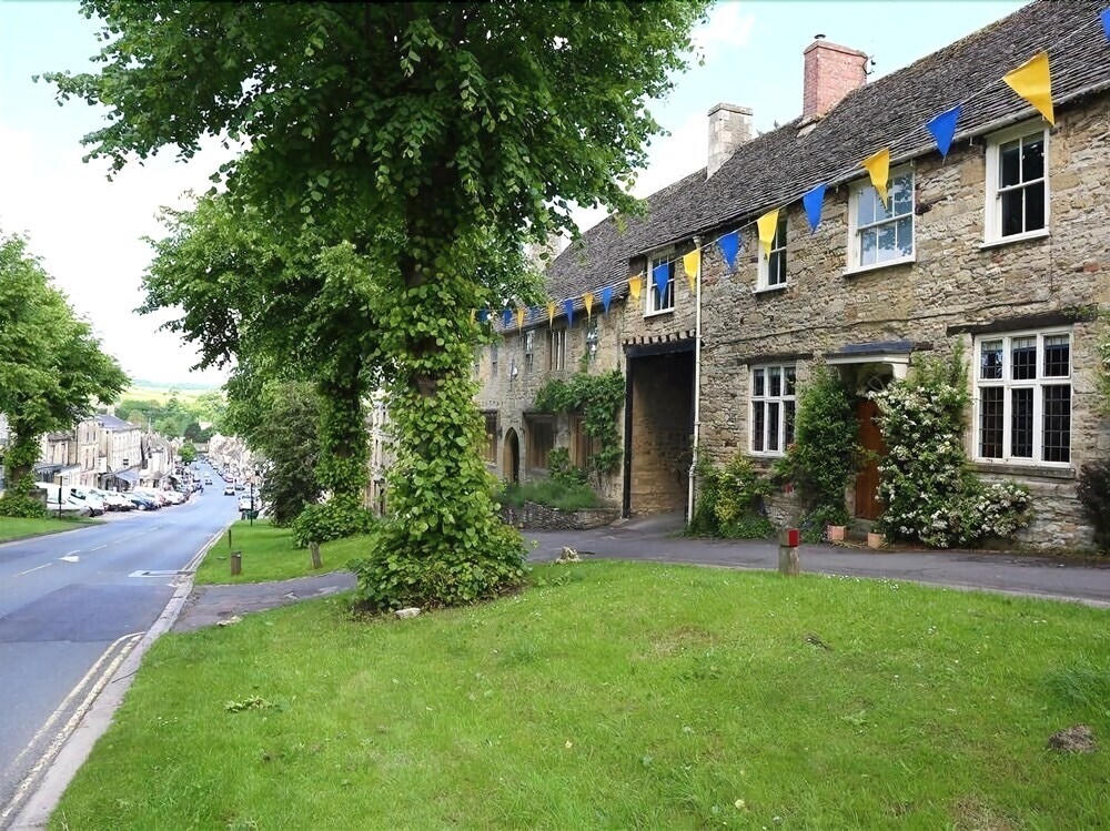 141 the Hill, Burford, Burford
