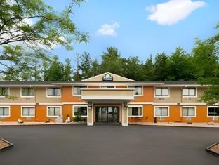 Days Inn & Suites by Wyndham Stevens Point