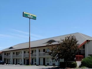 Days Inn By Wyndham Queensbury/Lake George