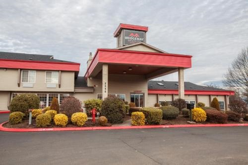 Bridgeway Inn & Suites Portland Airport