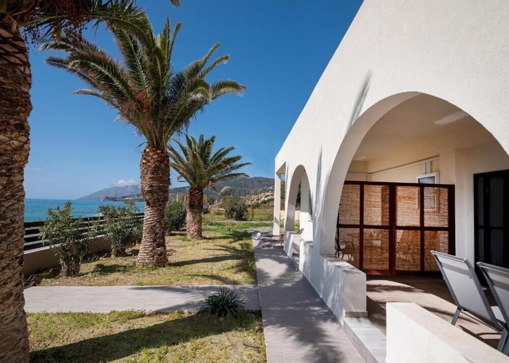 Atalanti Seaside Junior Suites