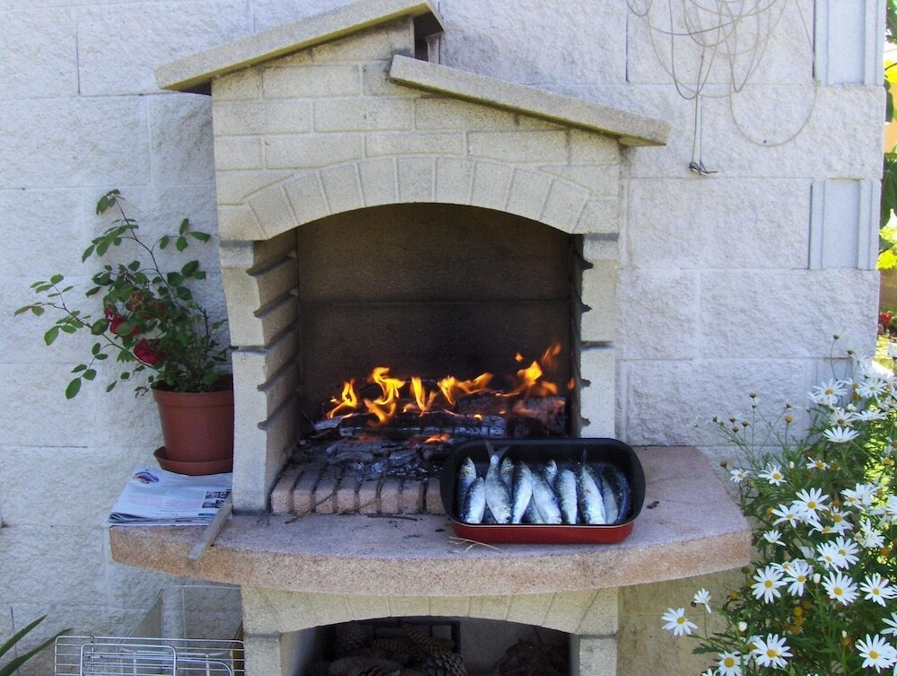 Beautiful Chalet With Spectacular Ocean Views