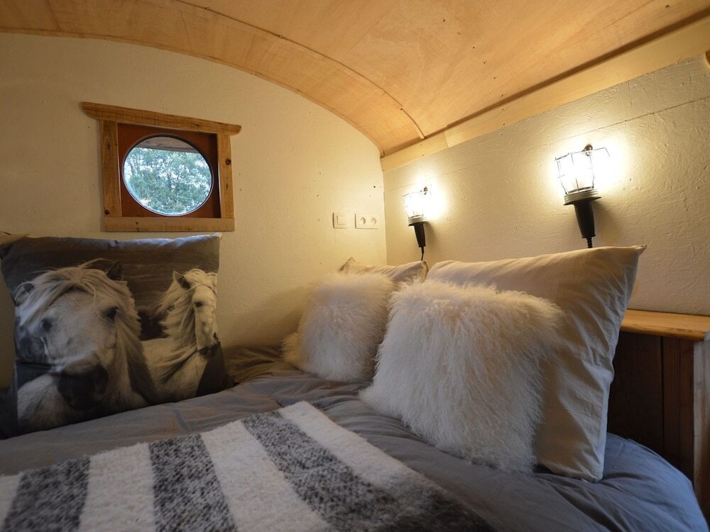 Charming Cottage With Jacuzzi In Zeeland