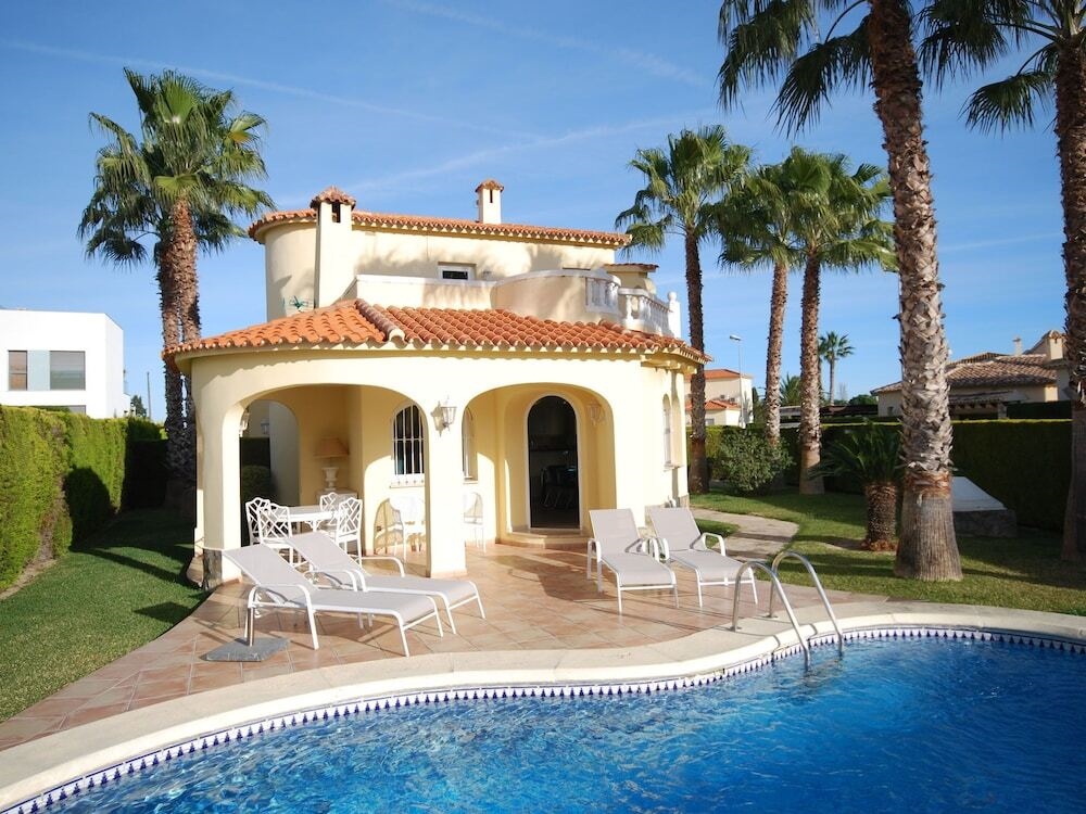 Charming Villa In Oliva With Private Swimming Pool