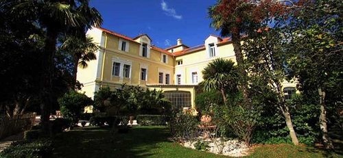 Chateau La Tour Apollinaire