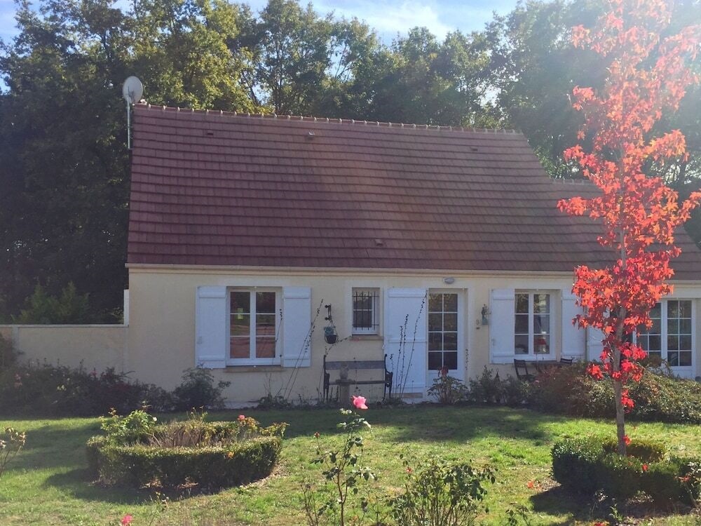 Charming House 300m Away From a 18 Holes Golf Course And Only 15 Km From Orlã©Ans