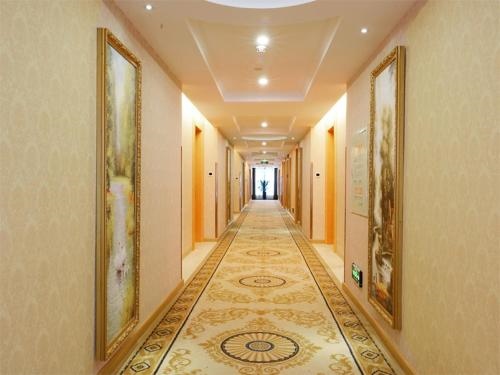 Vienna Hotel Hunan Yongzhou Lengshuitan District Government Square