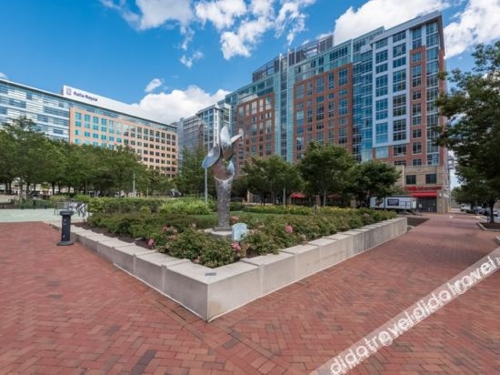 Global Luxury Suites At Town Center North