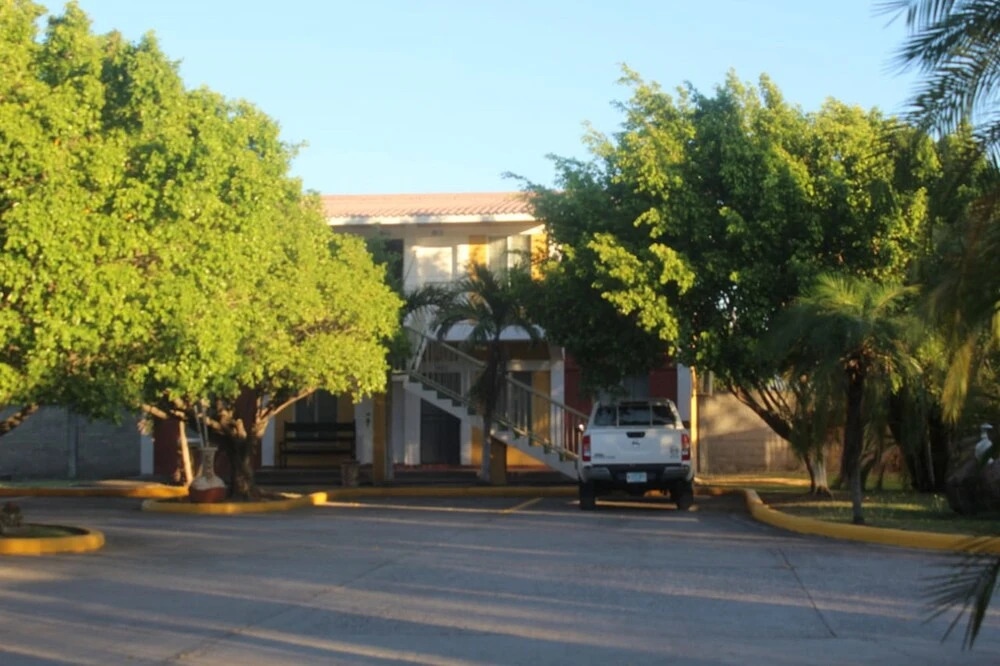Aparthotel Villas De La Roca