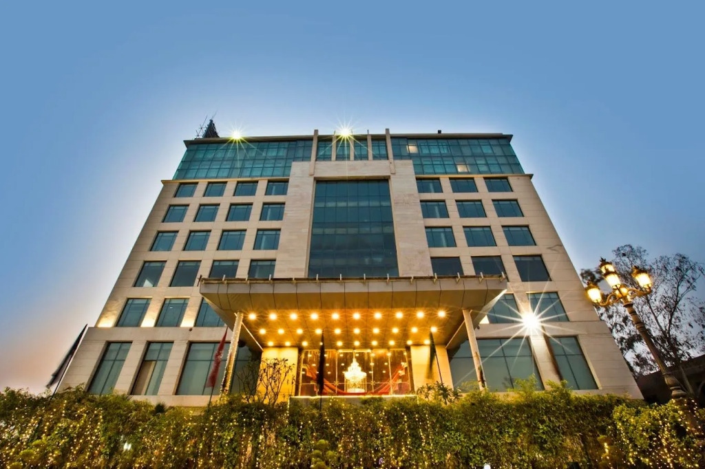 Banana Tree Hotel & Banquets