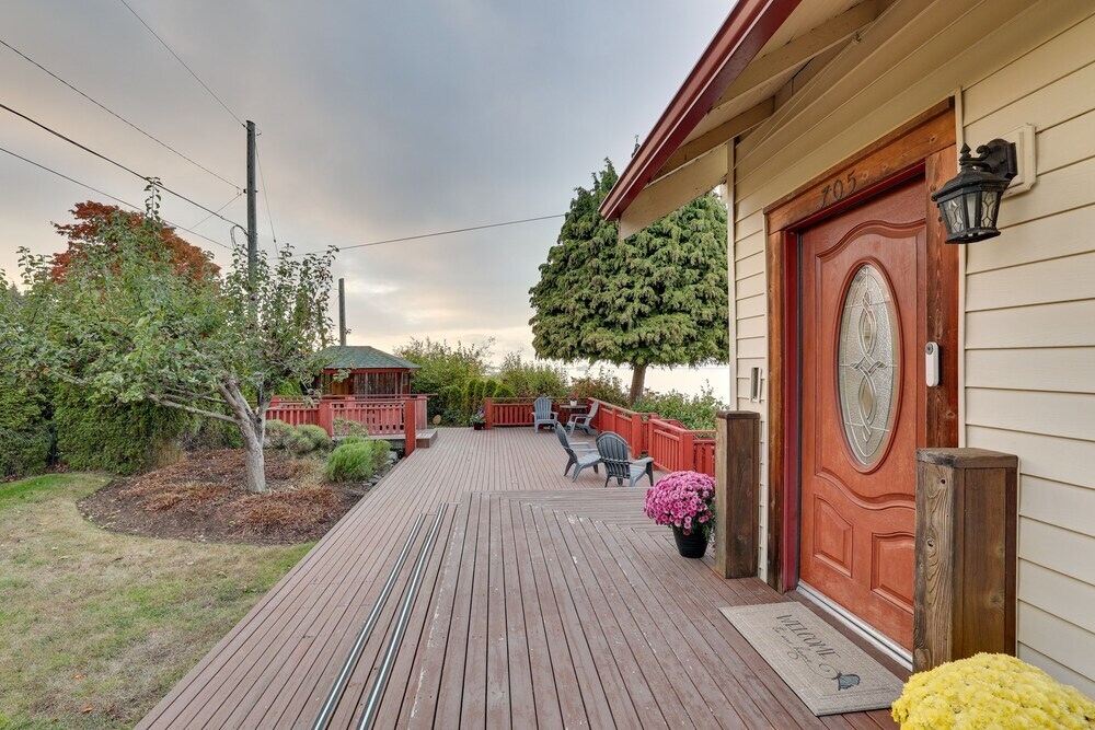 Chic Port Angeles Home W/ Oceanfront Balcony!