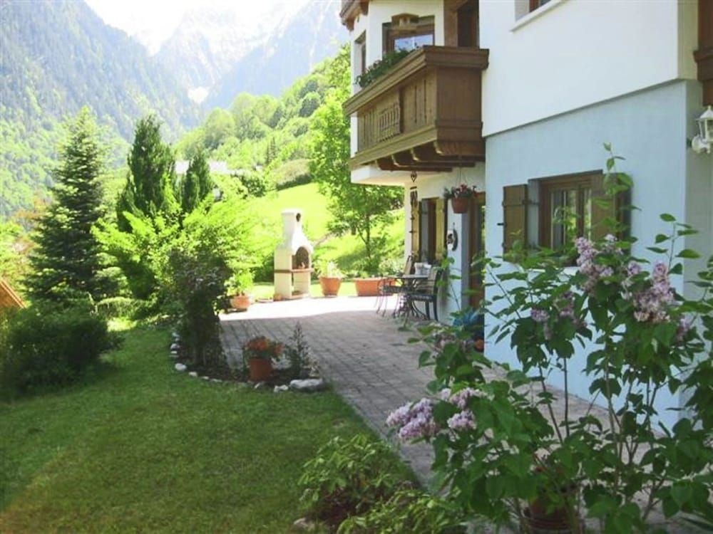 Charming Mansion Near Ski Area In Burserberg