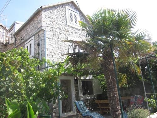 Cosy Stone Holiday Home