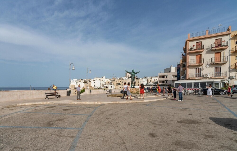 Awesome Home In Acquaviva Delle Fonti With Outdoor Swimming Pool, Wifi And 3 Bedrooms