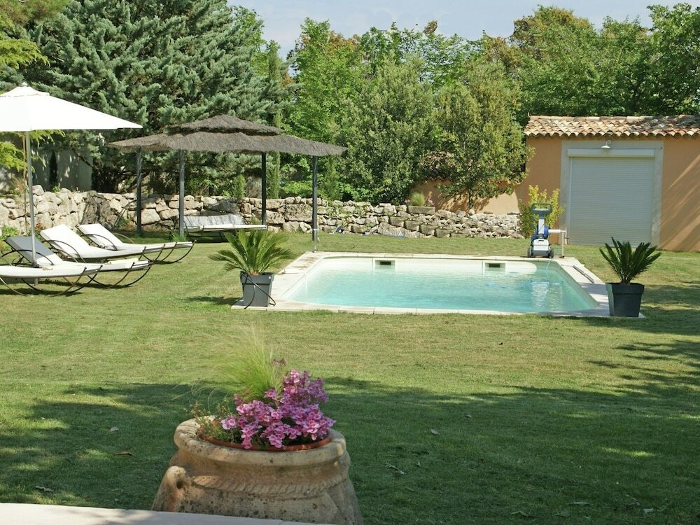 Detached Villa With Enclosed Beautiful Garden And Private Pool 1Km From Cereste