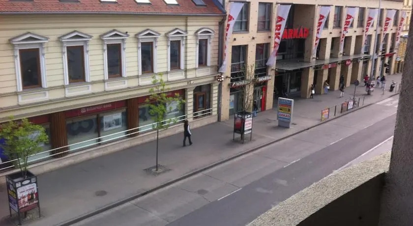 Absolute Center Pecs