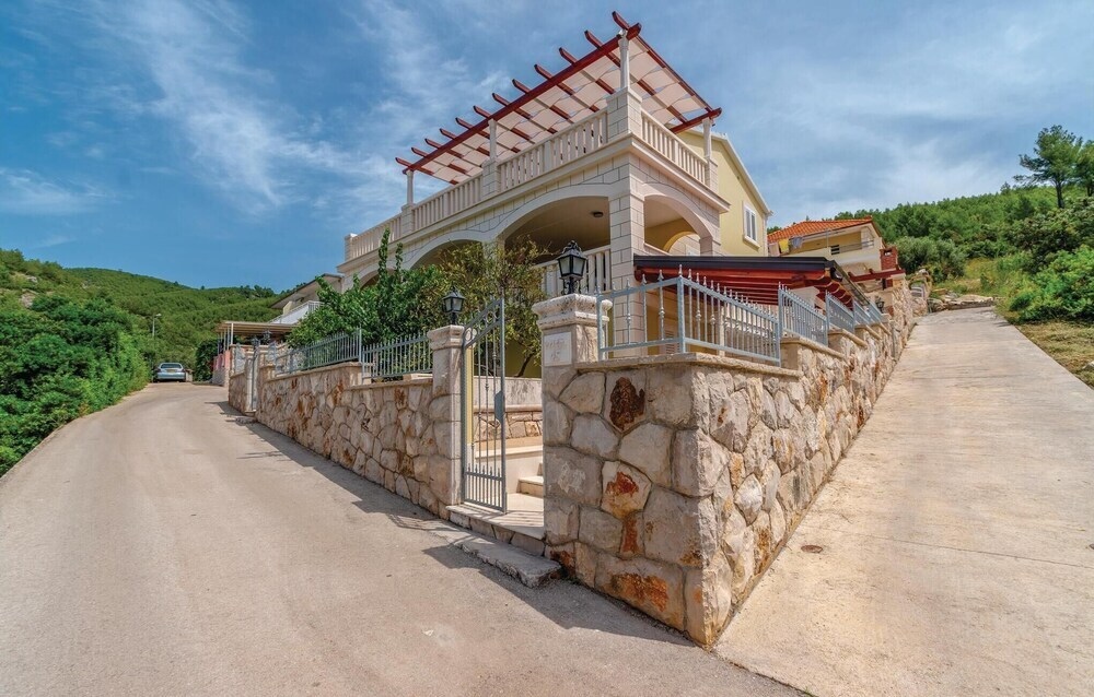 Awesome Home In Blato With Wifi And 6 Bedrooms