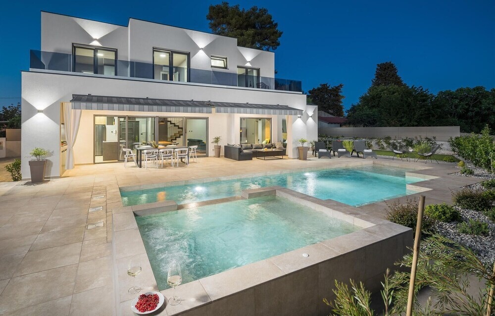 Awesome Home In Banjole With Outdoor Swimming Pool, Wifi And 4 Bedrooms