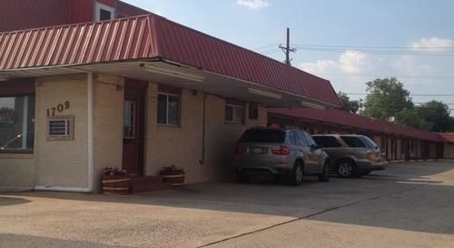 Deluxe Inn